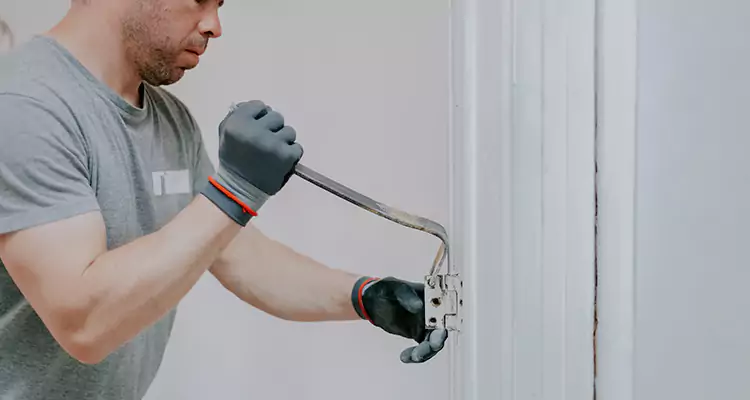 Cracked Door Jamb Repair in Richmond West, FL