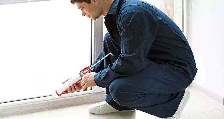Window Glass Caulk Repair in Richmond West, FL