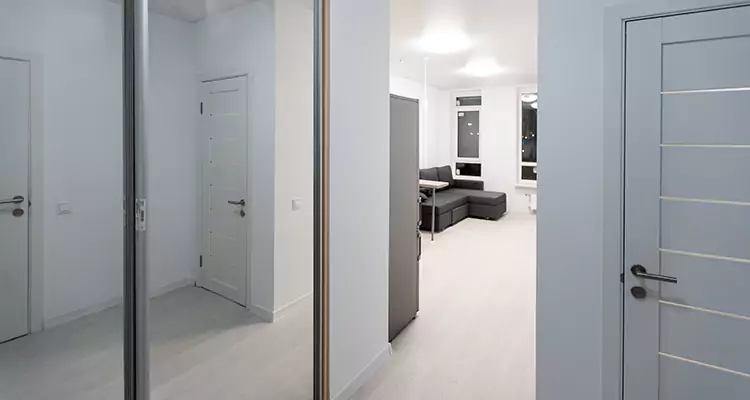 Modern Mirrored Closet Doors Repair in Richmond West, FL