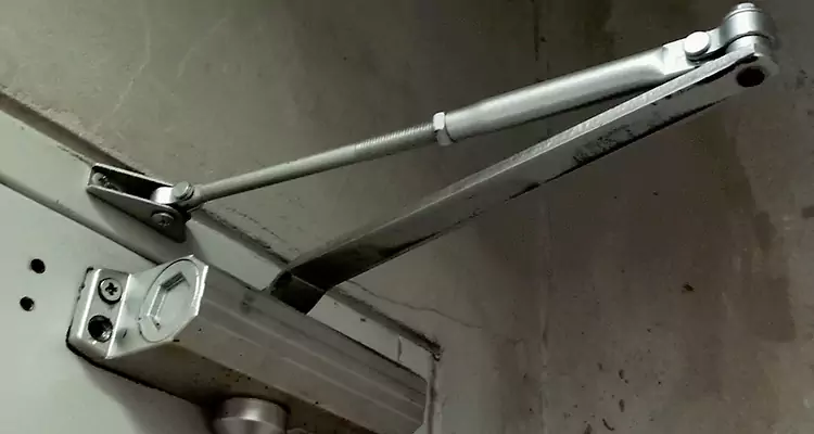 Door Closer Parallel Arm Installation in Richmond West, FL