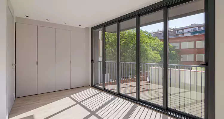Fix Sliding Screen Door Track in Richmond West, FL
